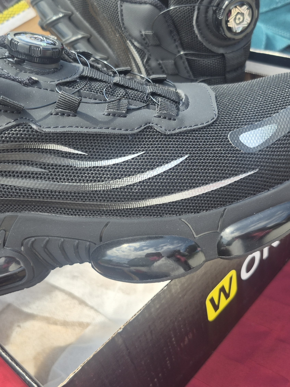 Men's Black Athletic Sneakers with Boa-Style Closure